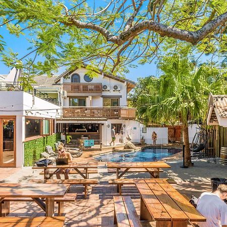 Aquarius Backpackers Resort خليج بيرون المظهر الخارجي الصورة