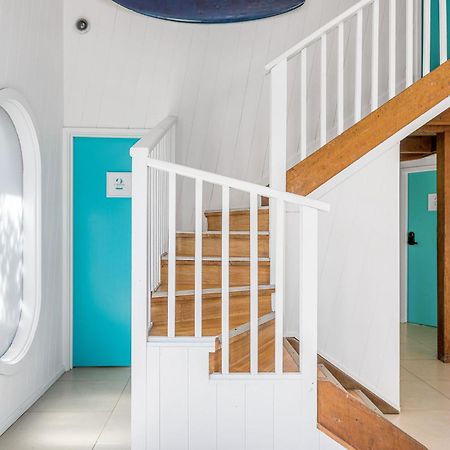 Aquarius Backpackers Resort خليج بيرون المظهر الخارجي الصورة