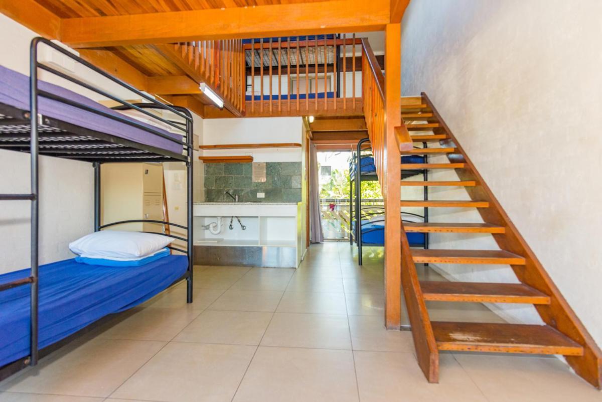 Aquarius Backpackers Resort خليج بيرون المظهر الخارجي الصورة