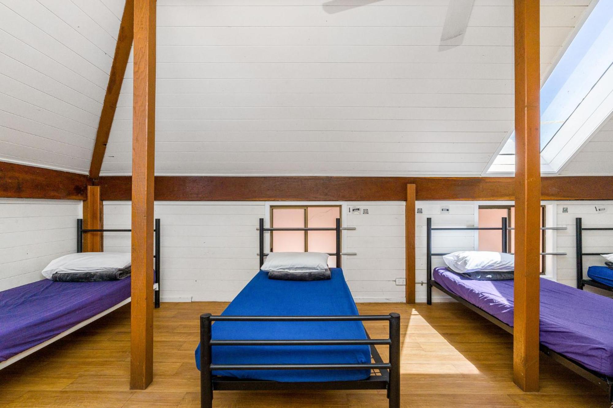 Aquarius Backpackers Resort خليج بيرون المظهر الخارجي الصورة