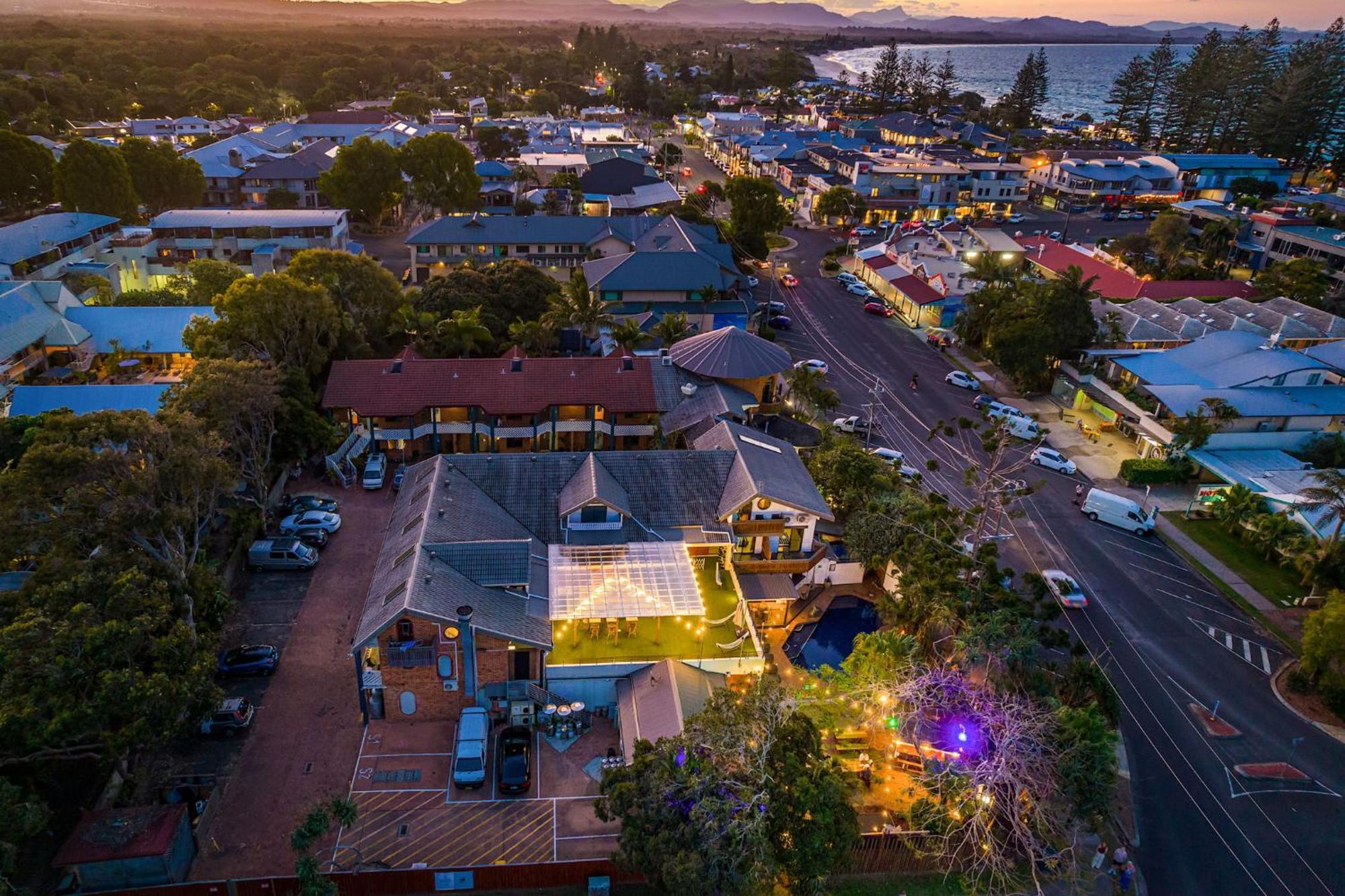Aquarius Backpackers Resort خليج بيرون المظهر الخارجي الصورة