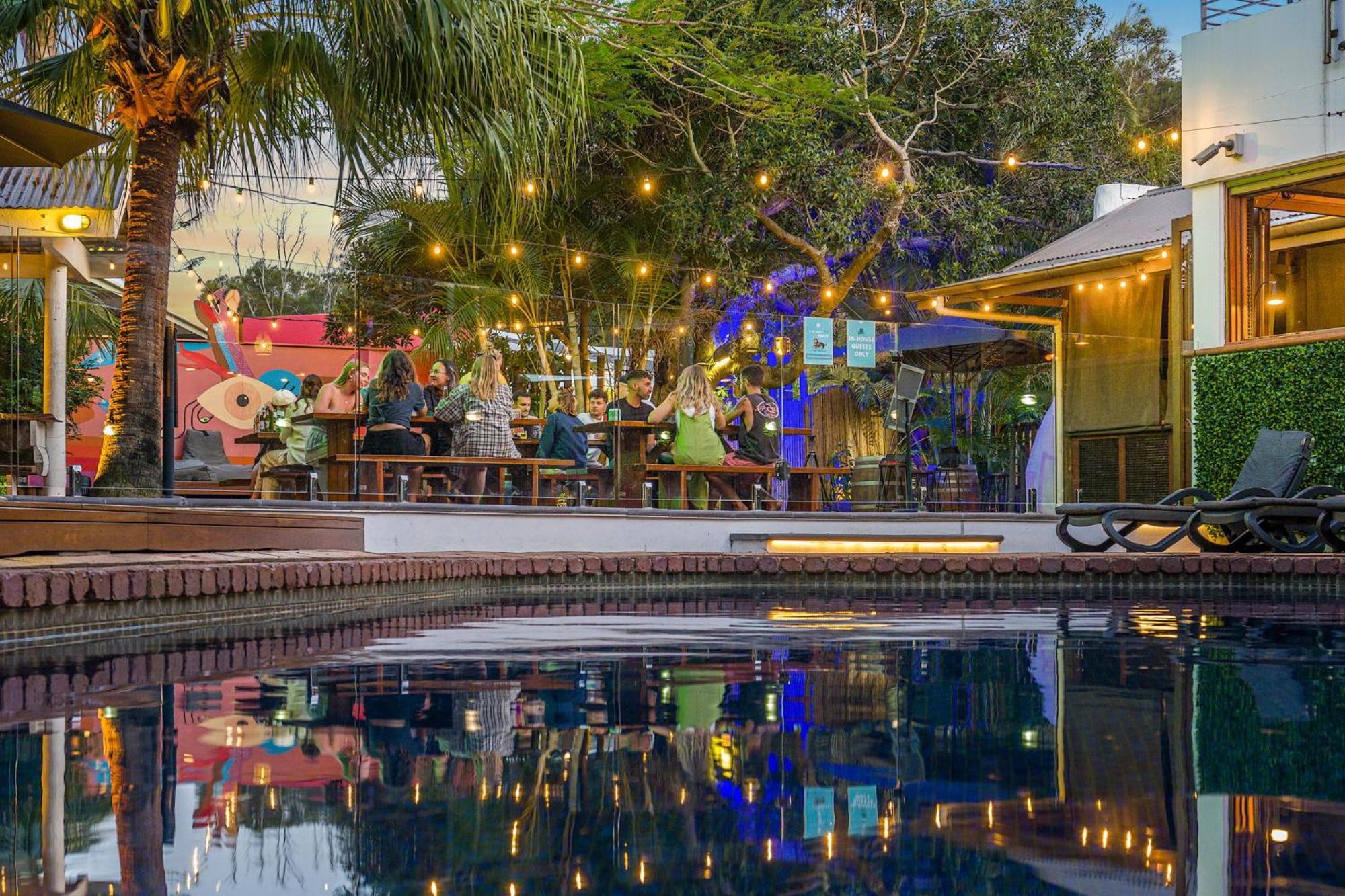 Aquarius Backpackers Resort خليج بيرون المظهر الخارجي الصورة
