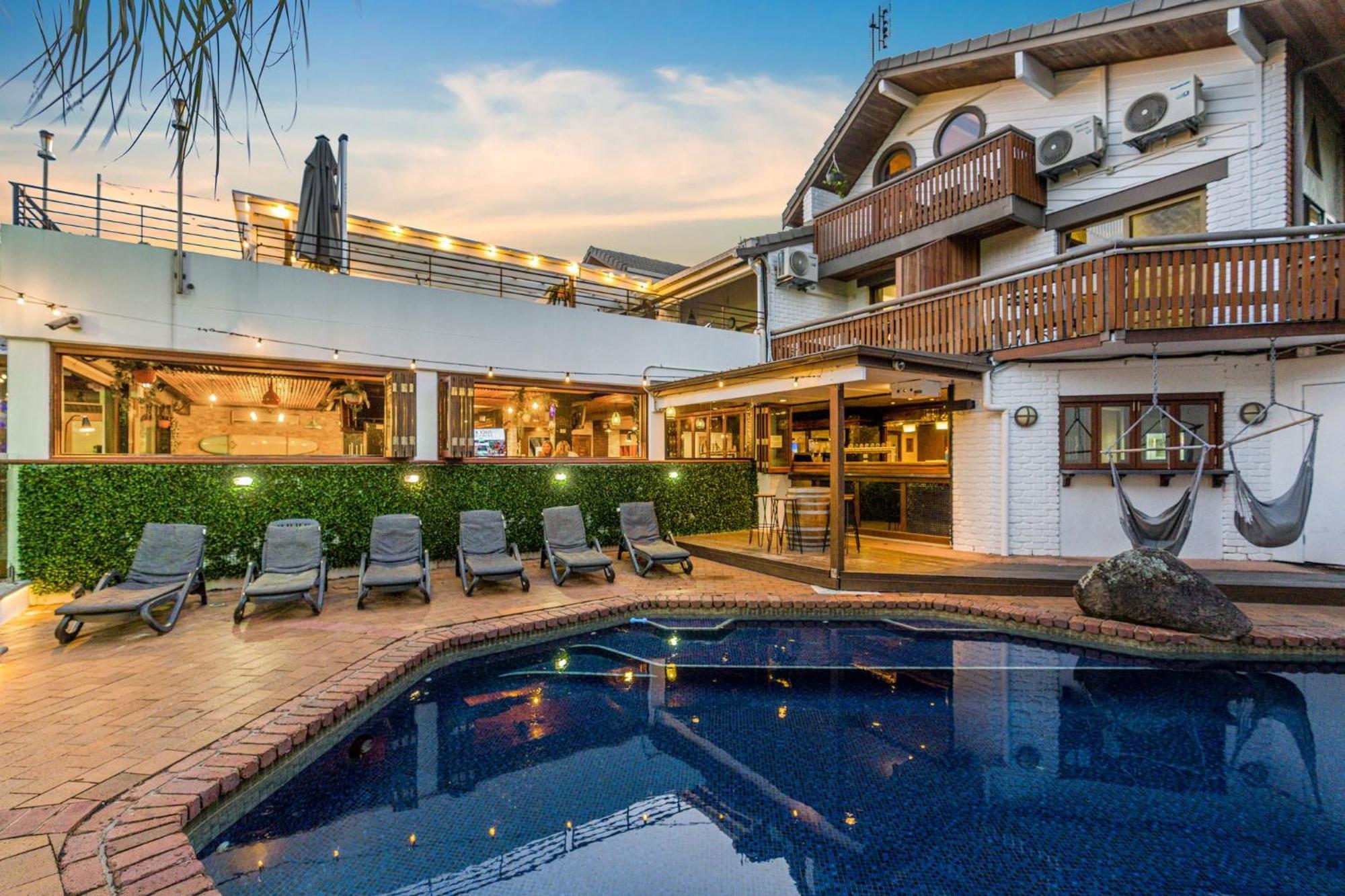Aquarius Backpackers Resort خليج بيرون المظهر الخارجي الصورة