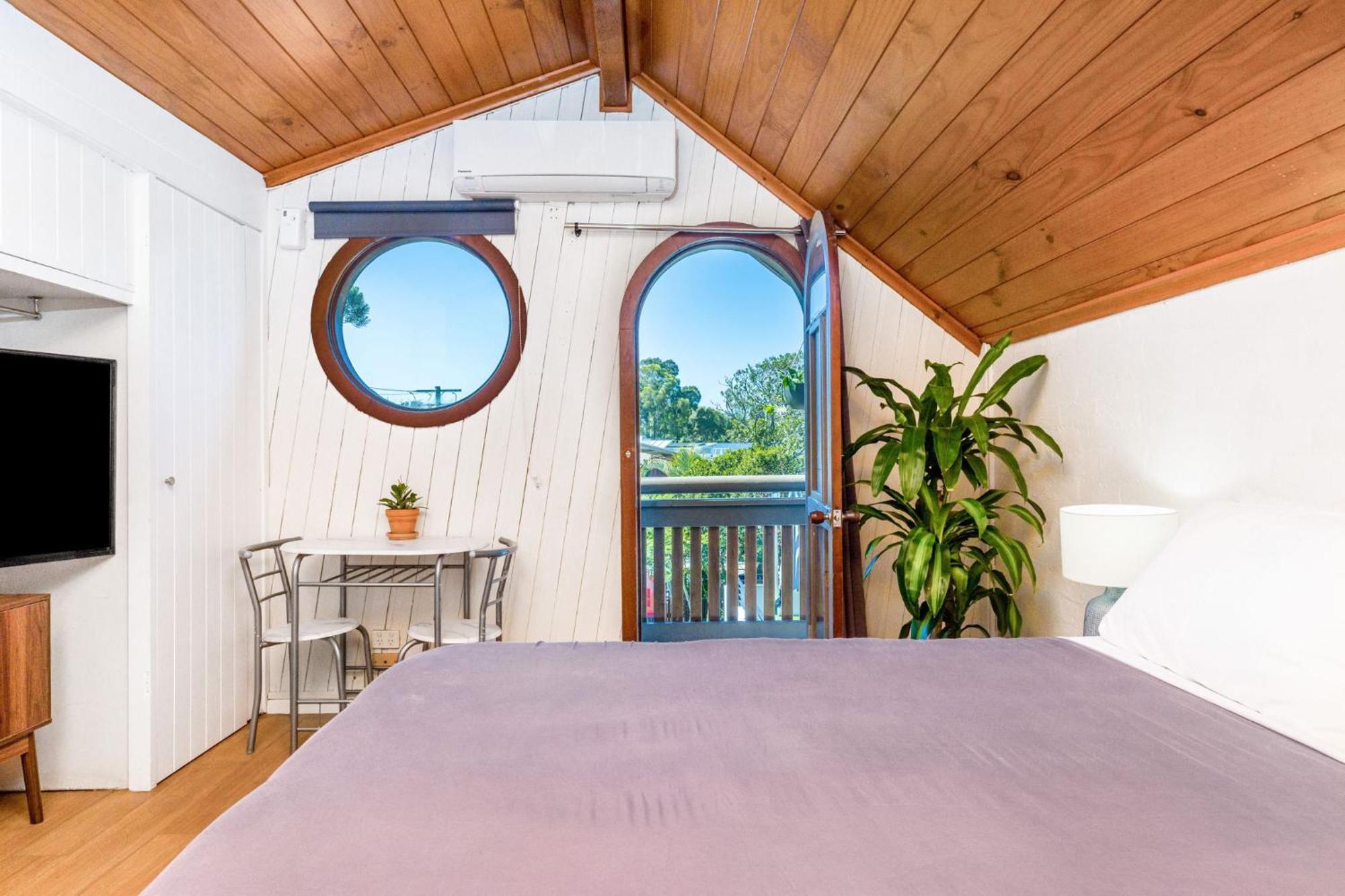 Aquarius Backpackers Resort خليج بيرون المظهر الخارجي الصورة
