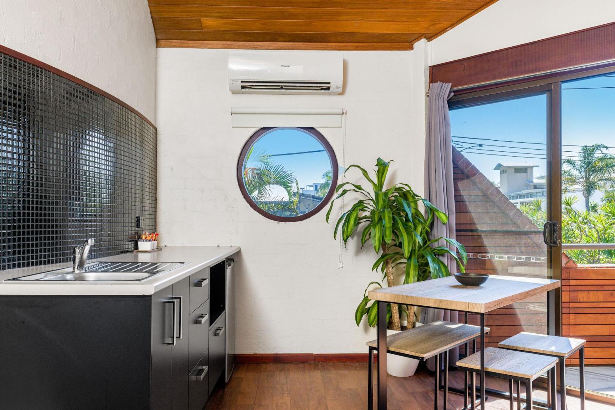 Aquarius Backpackers Resort خليج بيرون المظهر الخارجي الصورة
