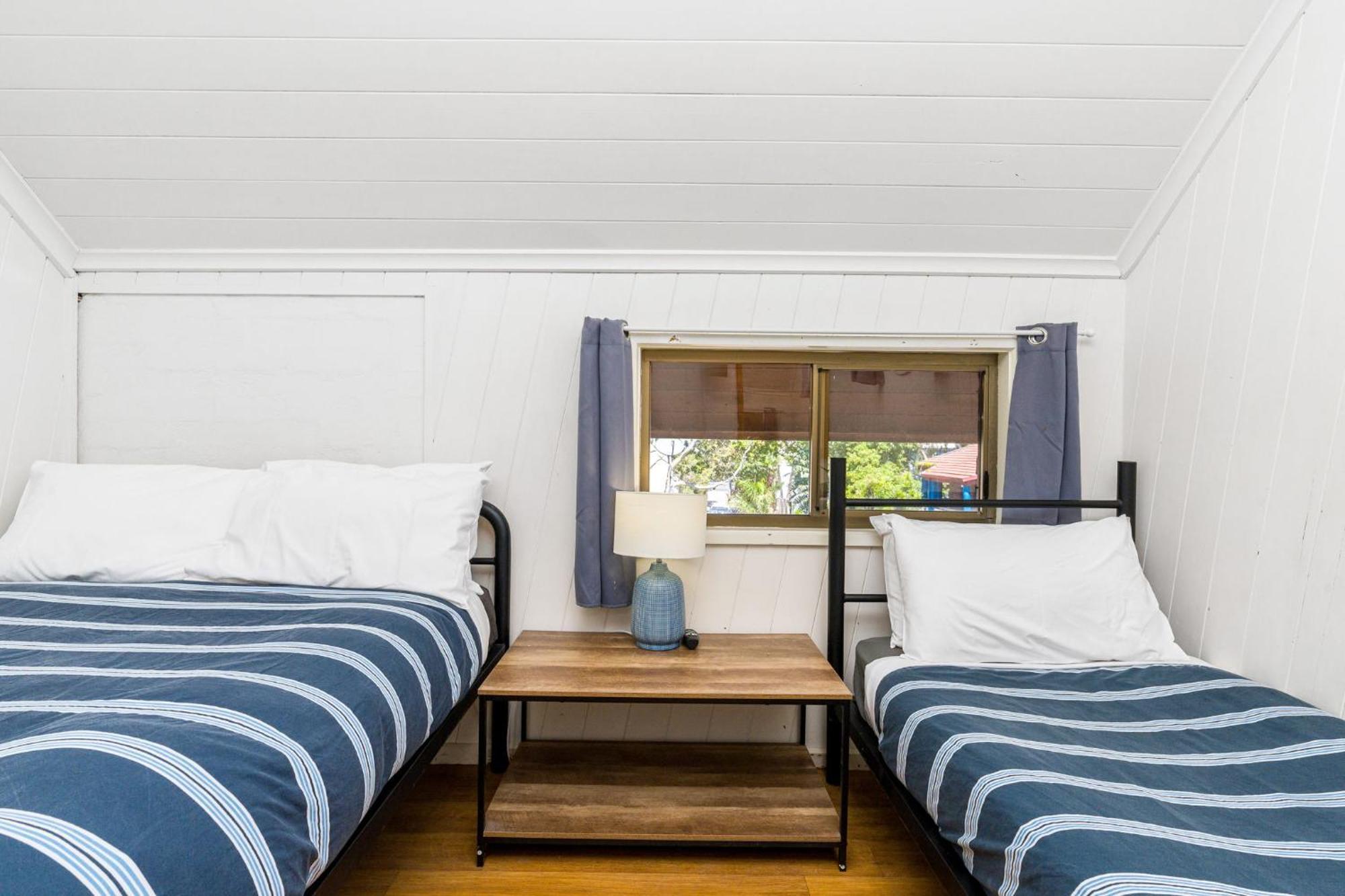Aquarius Backpackers Resort خليج بيرون المظهر الخارجي الصورة