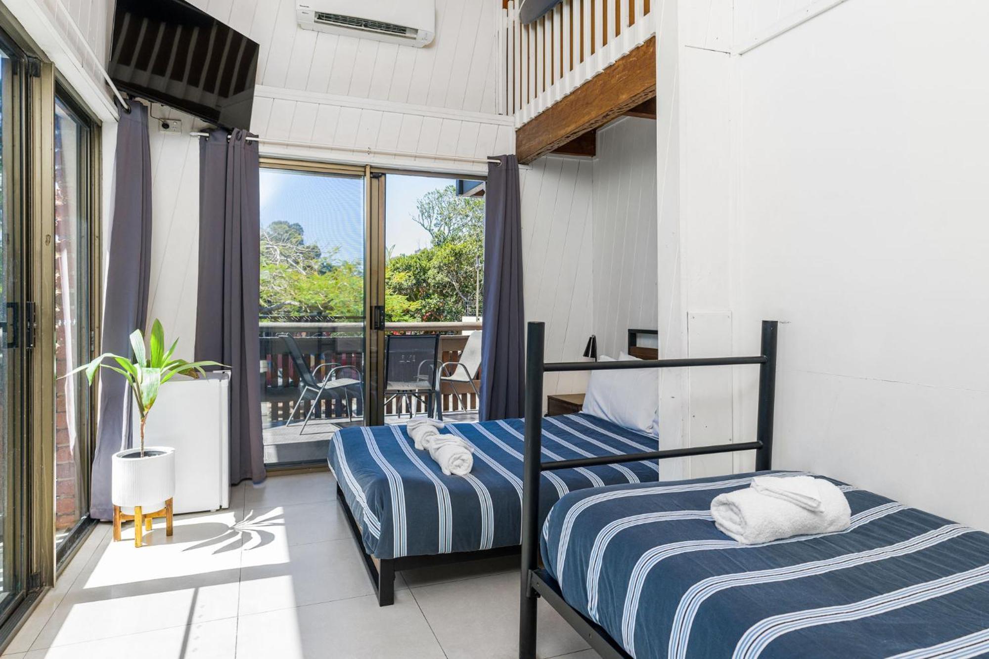 Aquarius Backpackers Resort خليج بيرون المظهر الخارجي الصورة