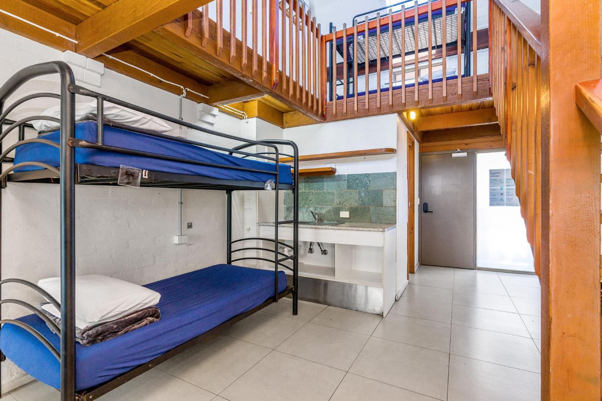 Aquarius Backpackers Resort خليج بيرون المظهر الخارجي الصورة