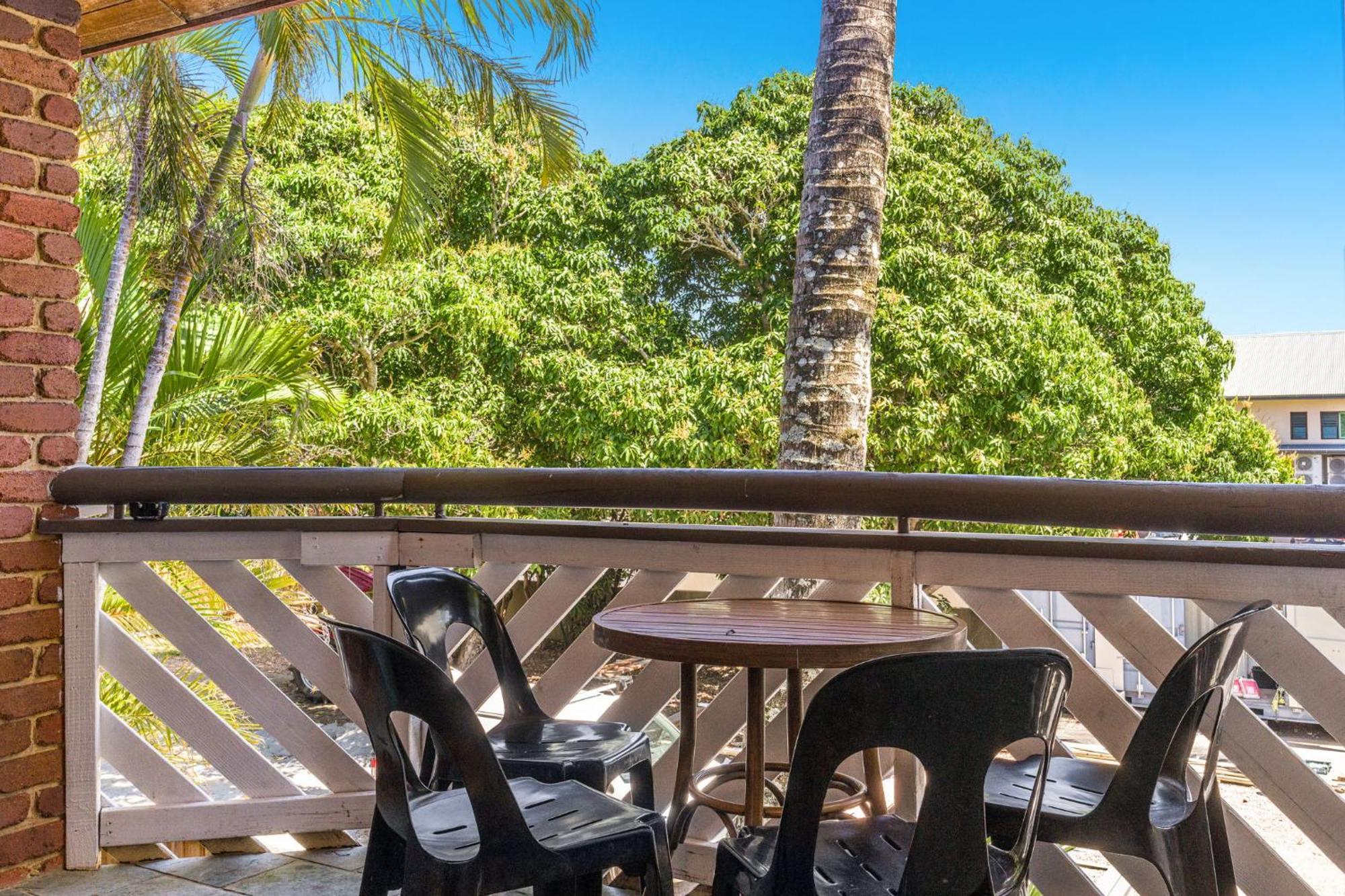 Aquarius Backpackers Resort خليج بيرون المظهر الخارجي الصورة