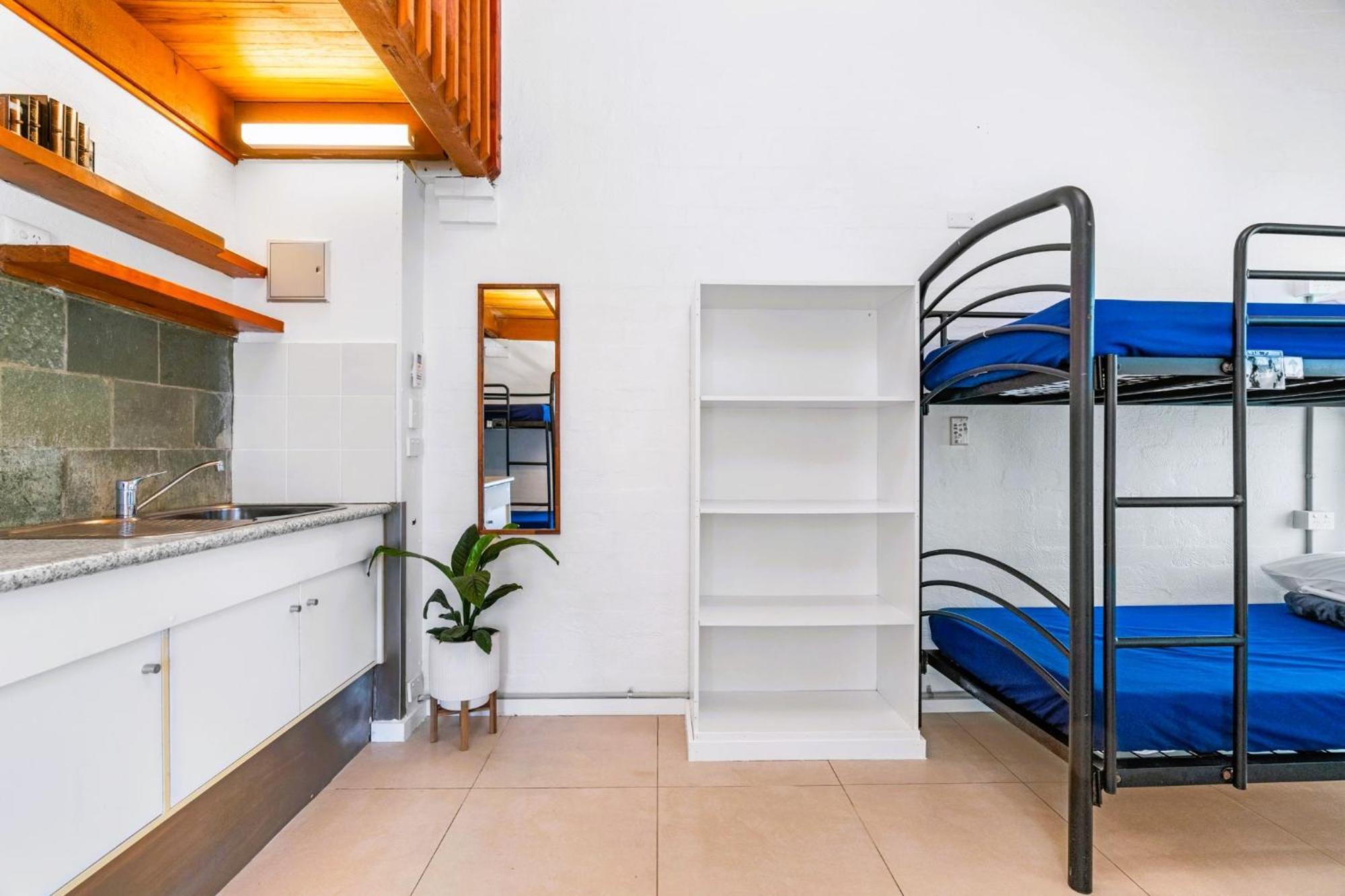 Aquarius Backpackers Resort خليج بيرون المظهر الخارجي الصورة