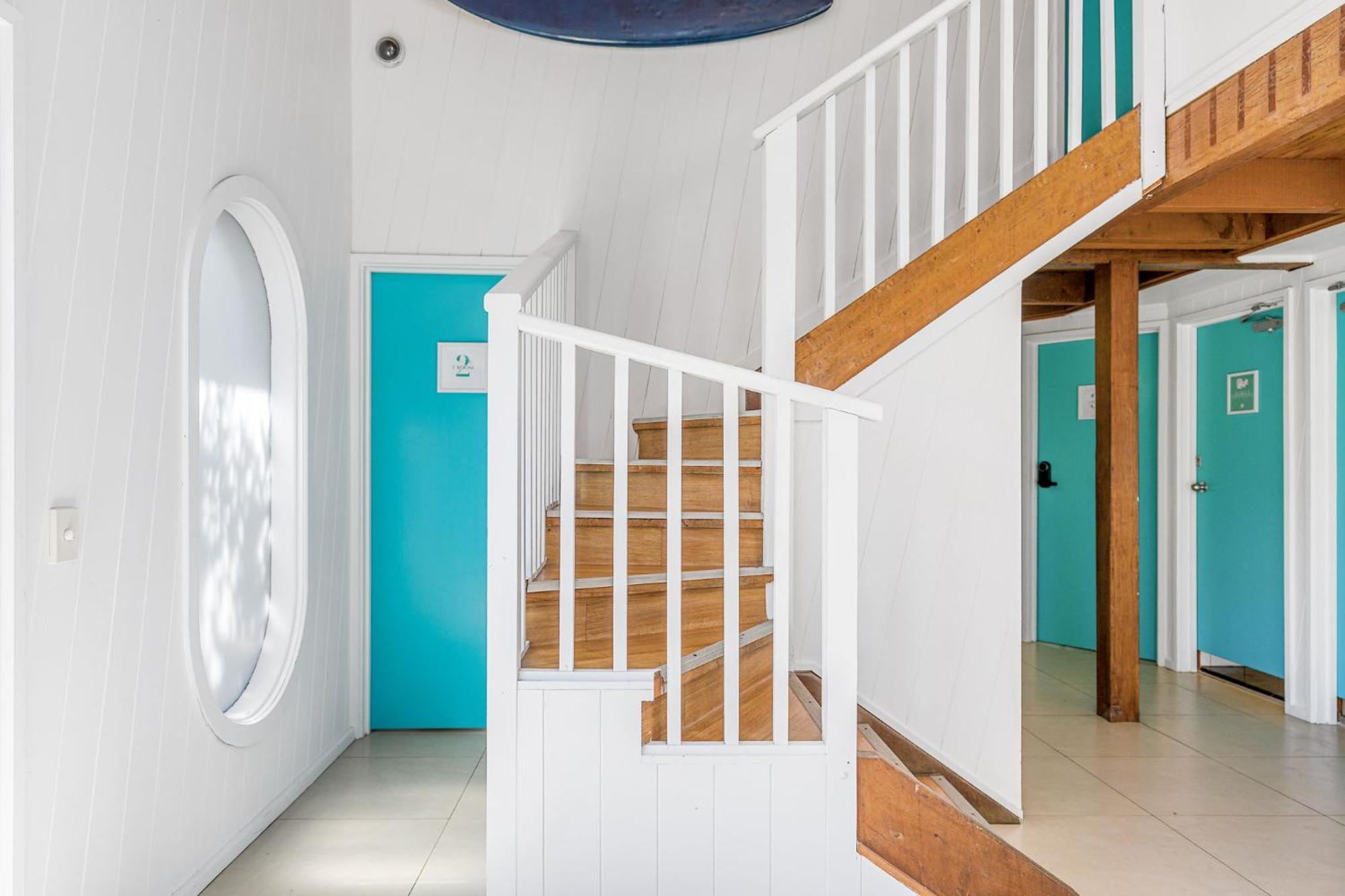 Aquarius Backpackers Resort خليج بيرون المظهر الخارجي الصورة